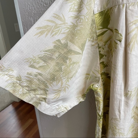 Tommy Bahama 100% Silk‎ Button Down Short Sleeve Tropical Hawaii Shirts Size: M - Picture 6 of 10